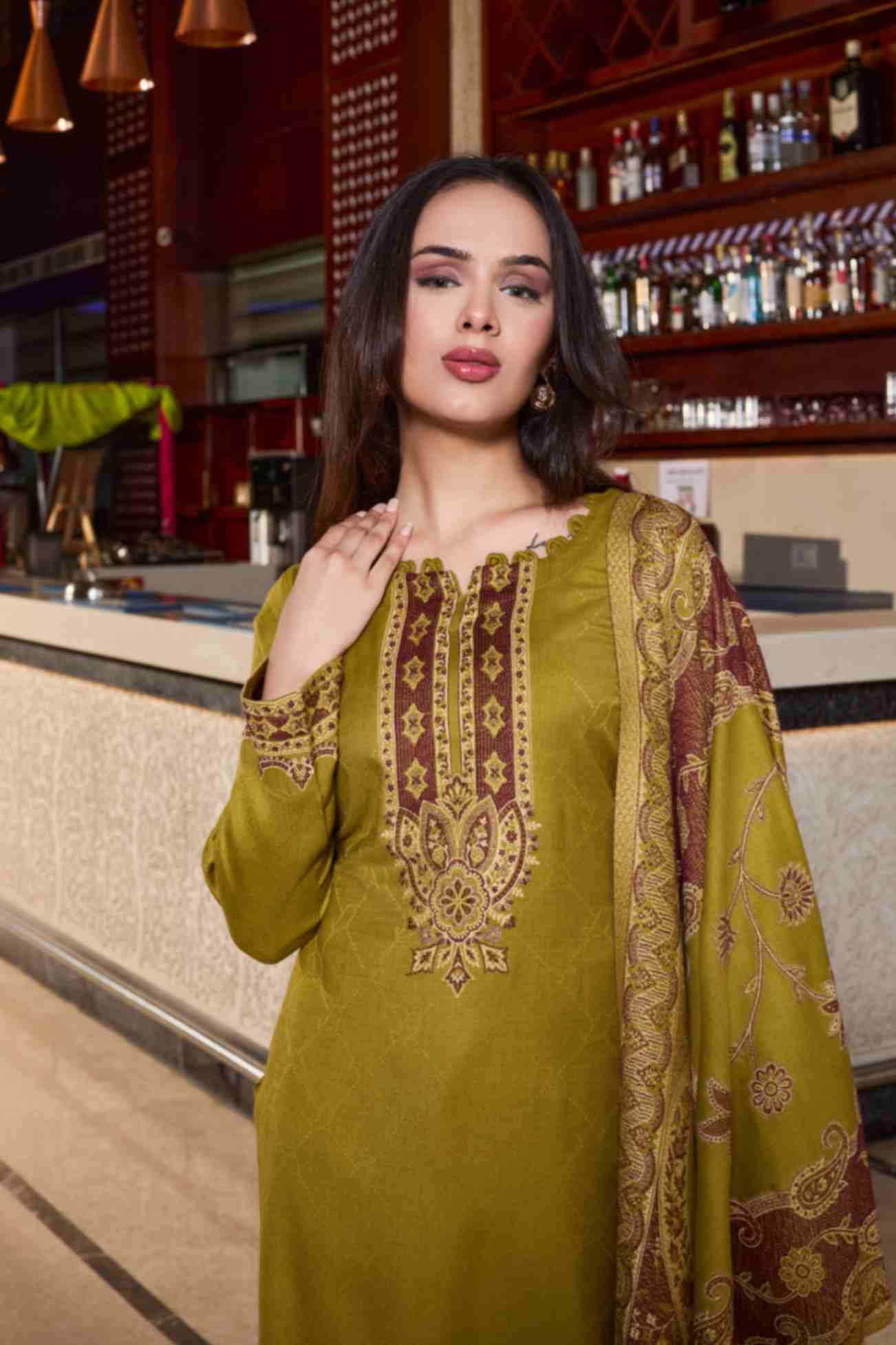 بدلة نسائية شتوية من قماش الجاكار غير المخيط من TOOSH MODA مع سترة من الصوف الأكرو