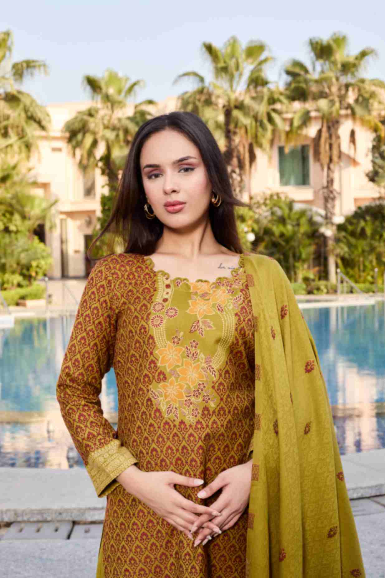 بدلة نسائية شتوية من قماش الجاكار غير المخيط من TOOSH MODA مع سترة من الصوف الأكرو