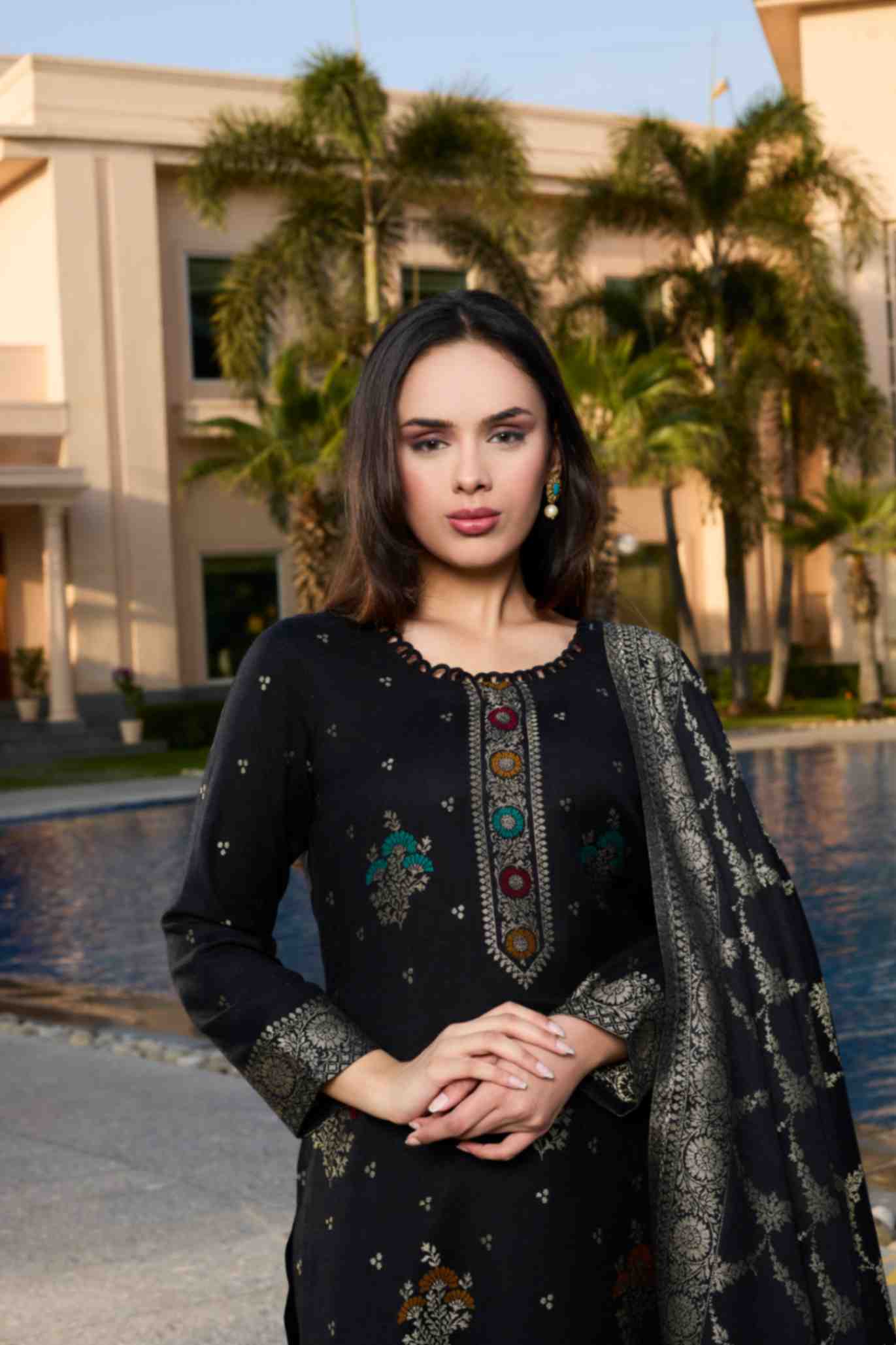 بدلة نسائية شتوية من قماش الجاكار غير المخيط من TOOSH MODA مع سترة من الصوف الأكرو