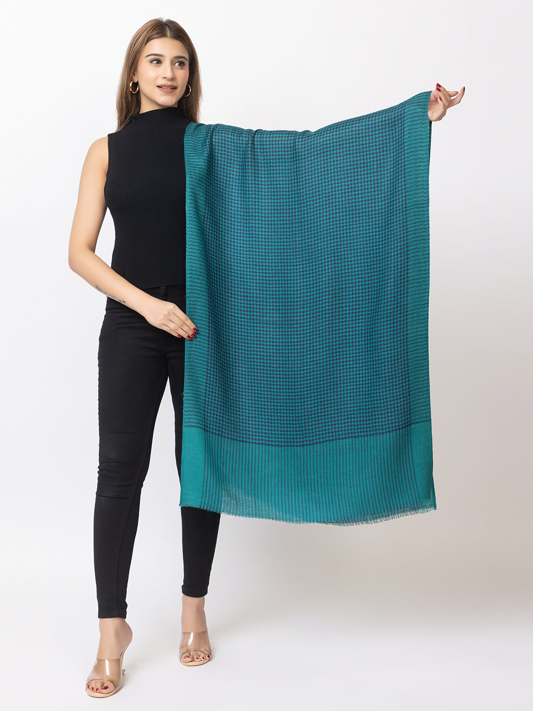 Woman's 100% wool shawl - Image 3