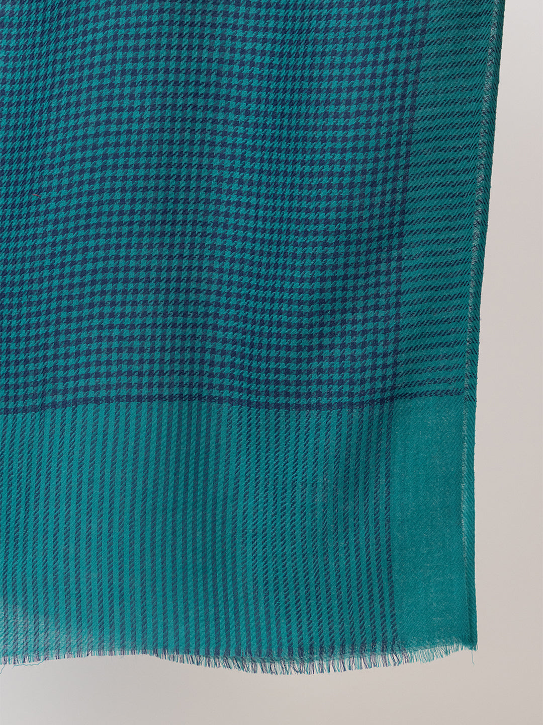 Woman's 100% wool shawl - Image 4
