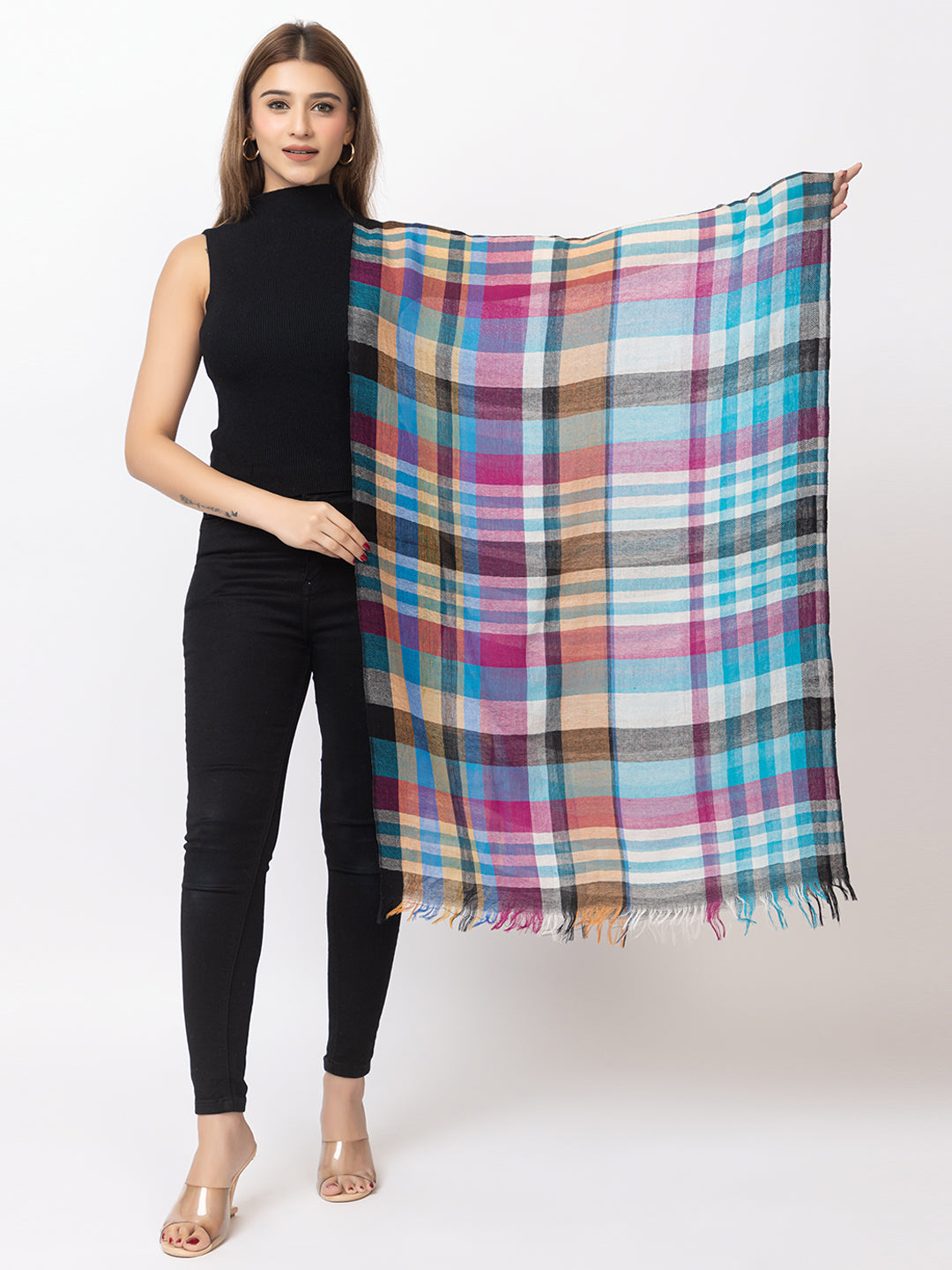 Woman's 100% wool shawl - Image 3