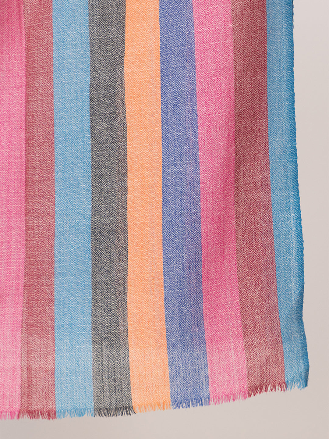 Woman's 100% wool shawl - Image 4