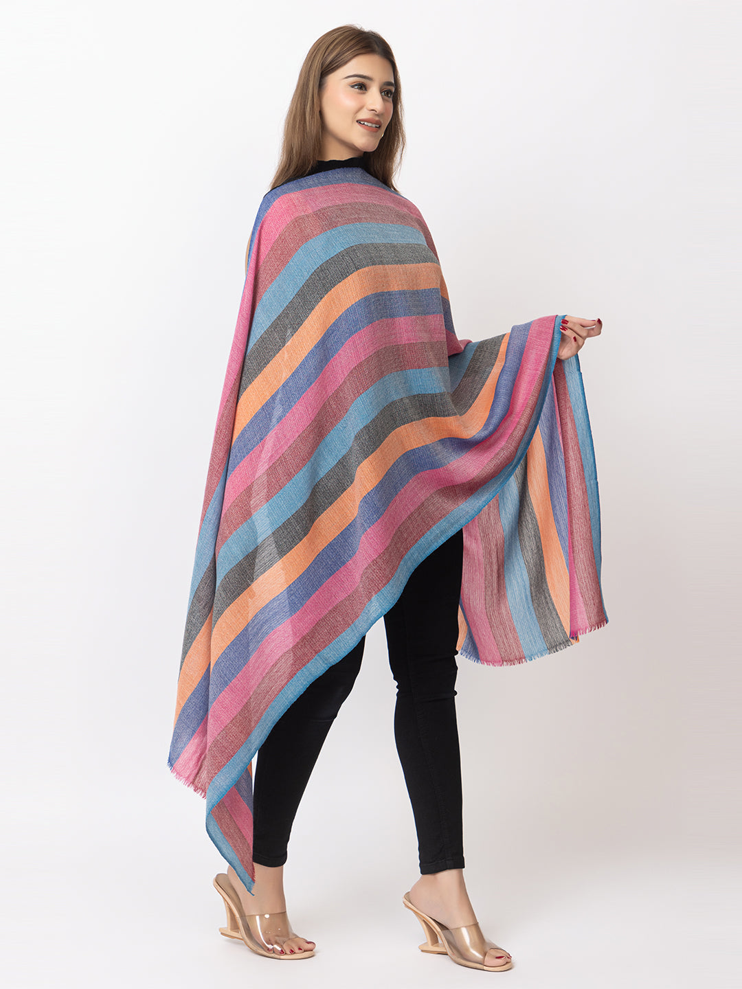 Woman's 100% wool shawl - Image 2
