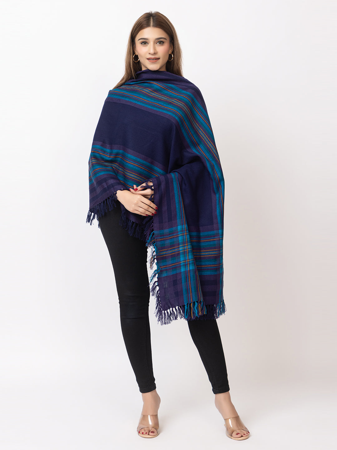 Woman's 100% wool acrylic shawl - Image 4