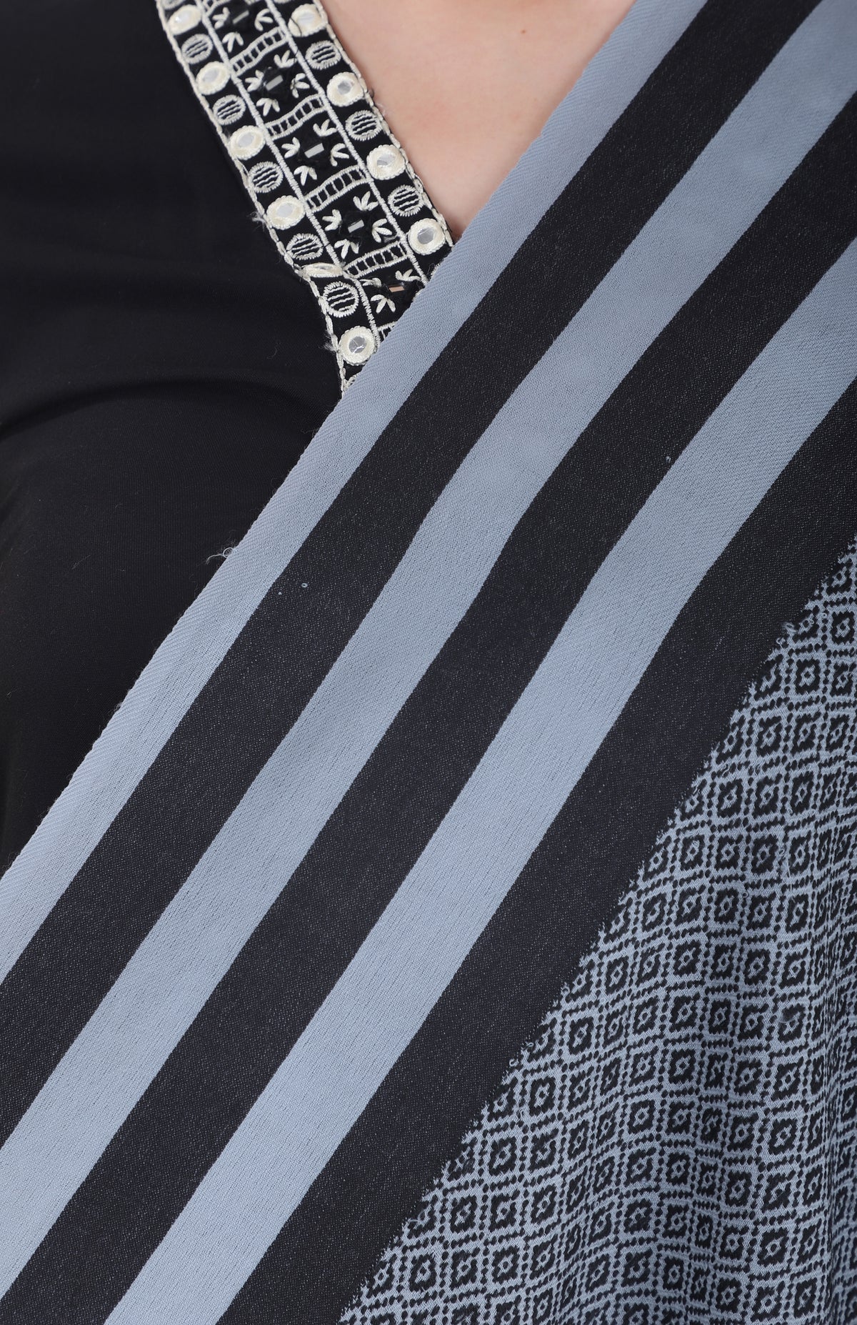 Embellished Beautiful Shawls - Image 6