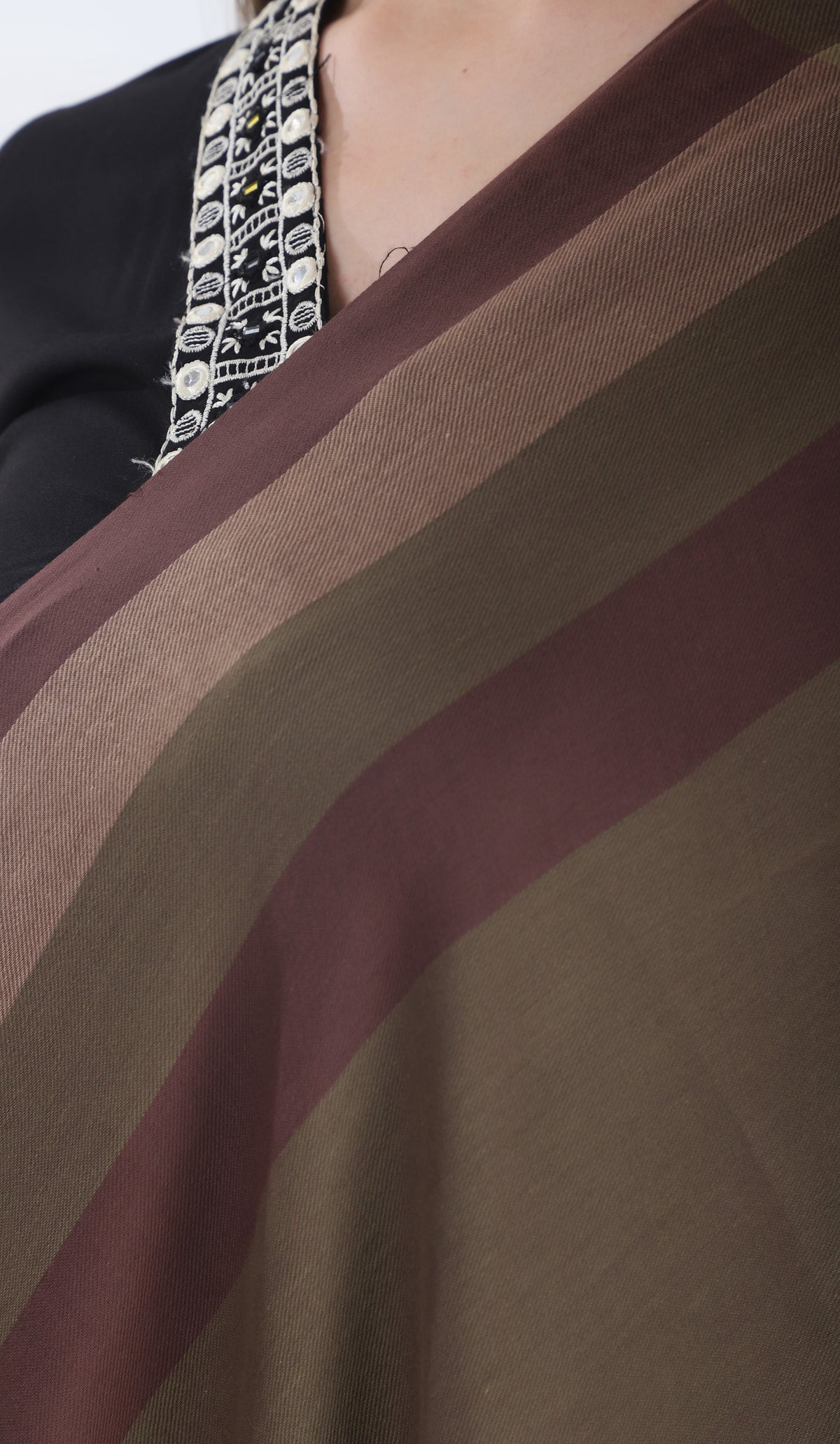 Embellished Beautiful Shawls - Image 6