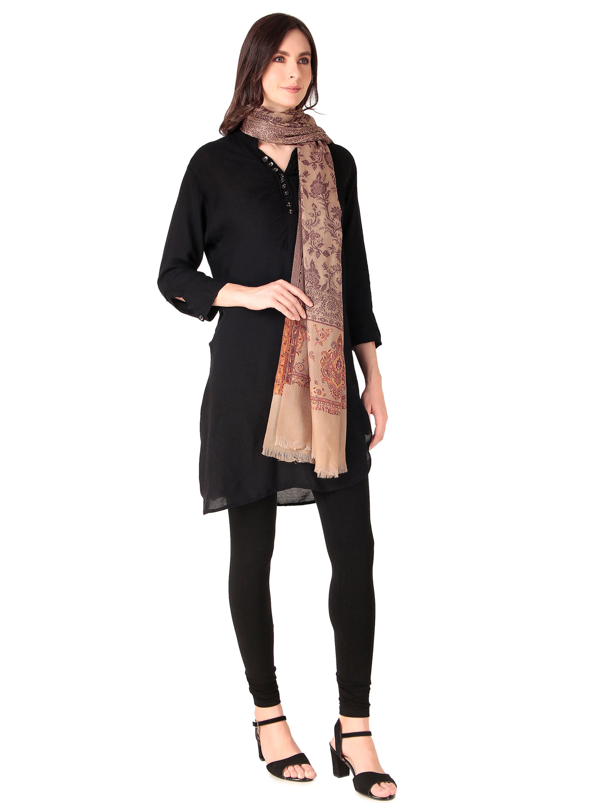 شالات Toush Moda النسائية الجميلة والمطرزة لملابس الشتاء العرقية من قماش الجاكار (بيج 70*200) - Image 5