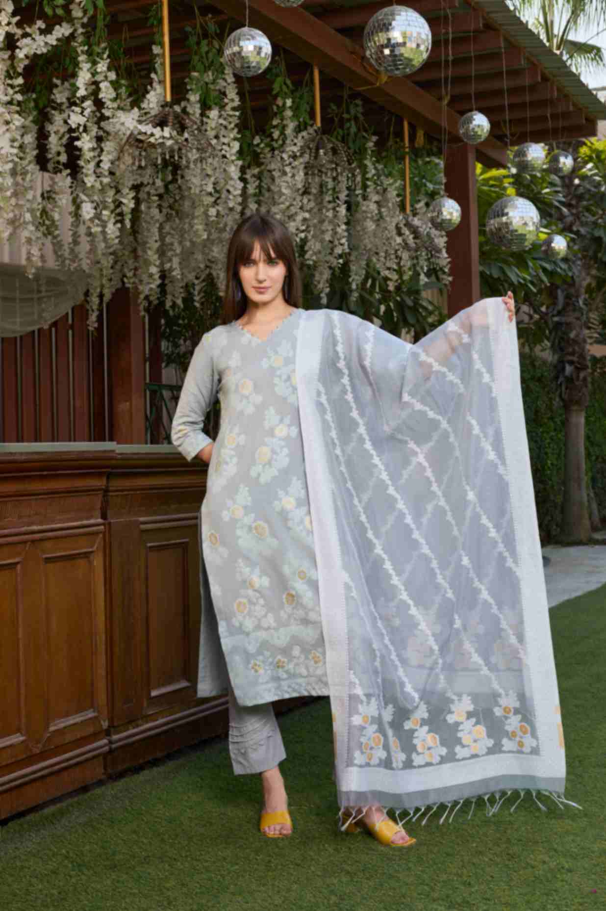 Unstitch Jacquard Suits With Chanderi Dupatta