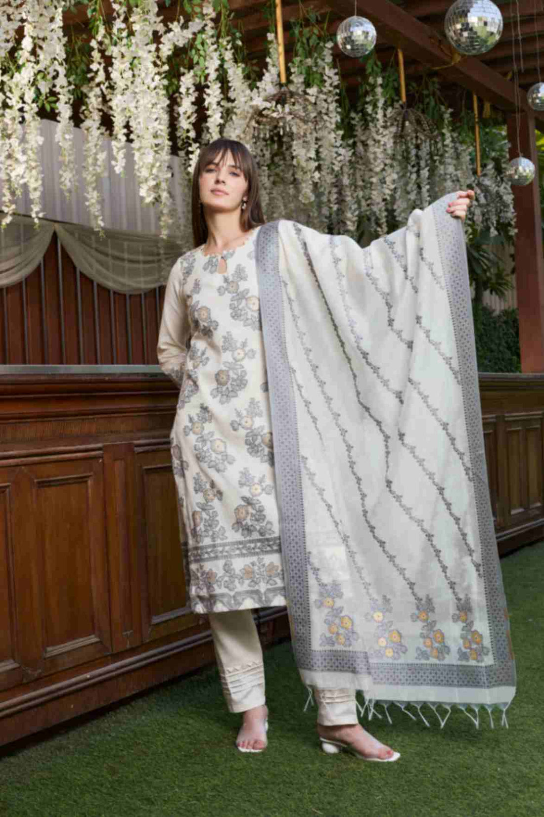 Unstitch Jacquard Suits With Chanderi Dupatta