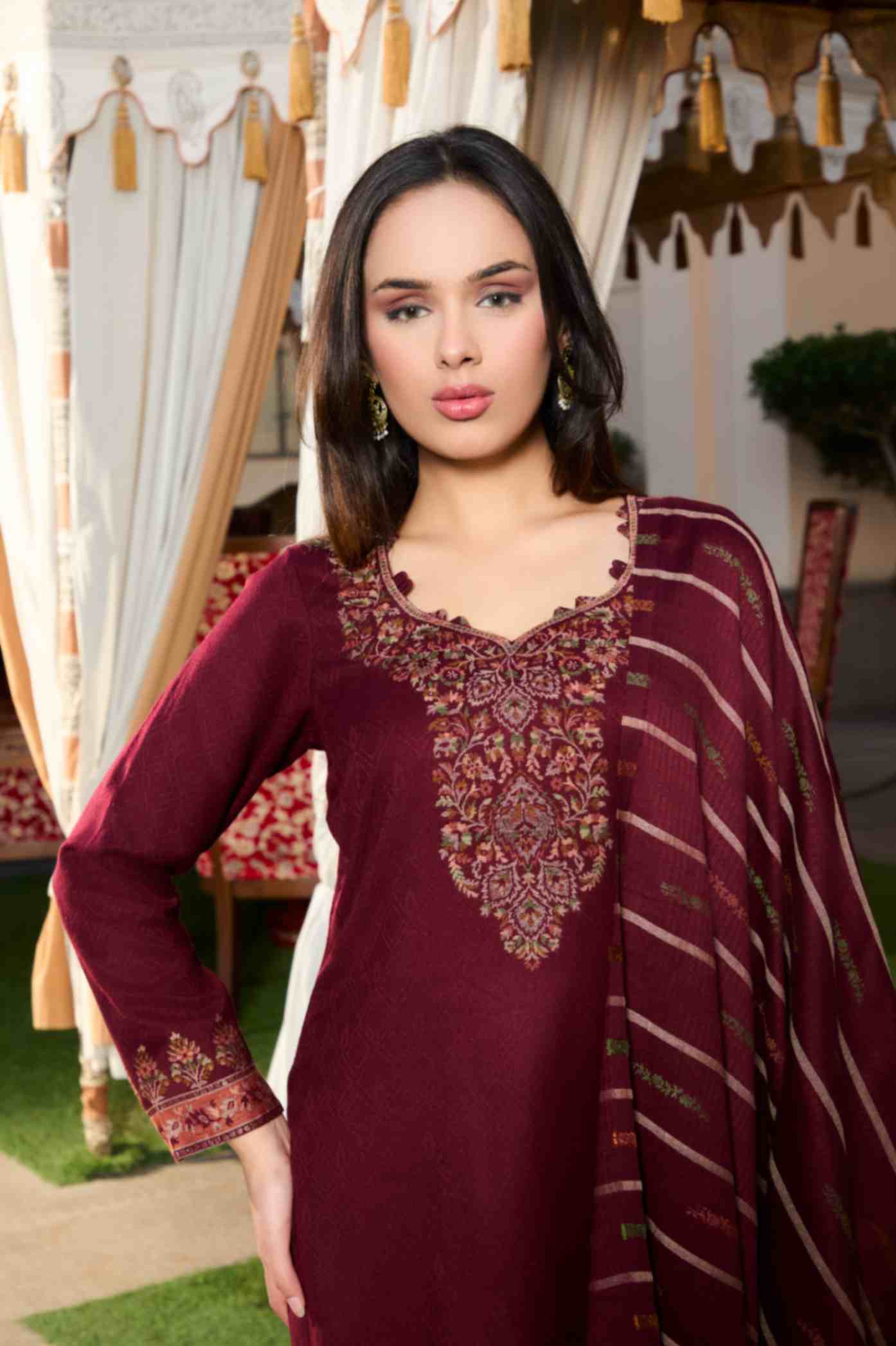 بدلة نسائية شتوية من قماش الجاكار غير المخيط من TOOSH MODA مع سترة من الصوف الأكرو