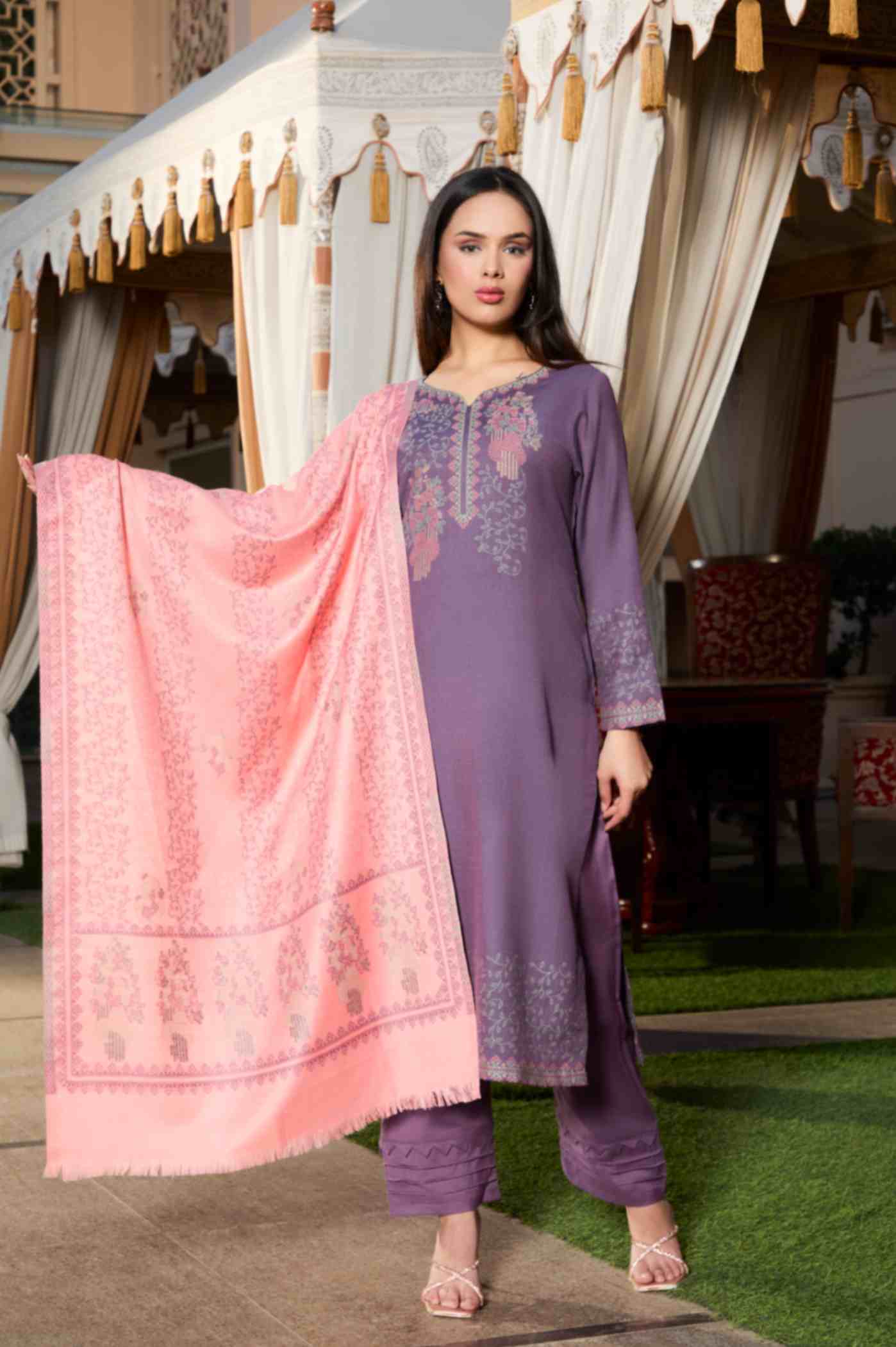 بدلة نسائية شتوية من قماش الجاكار غير المخيط من TOOSH MODA مع سترة من الصوف الأكرو